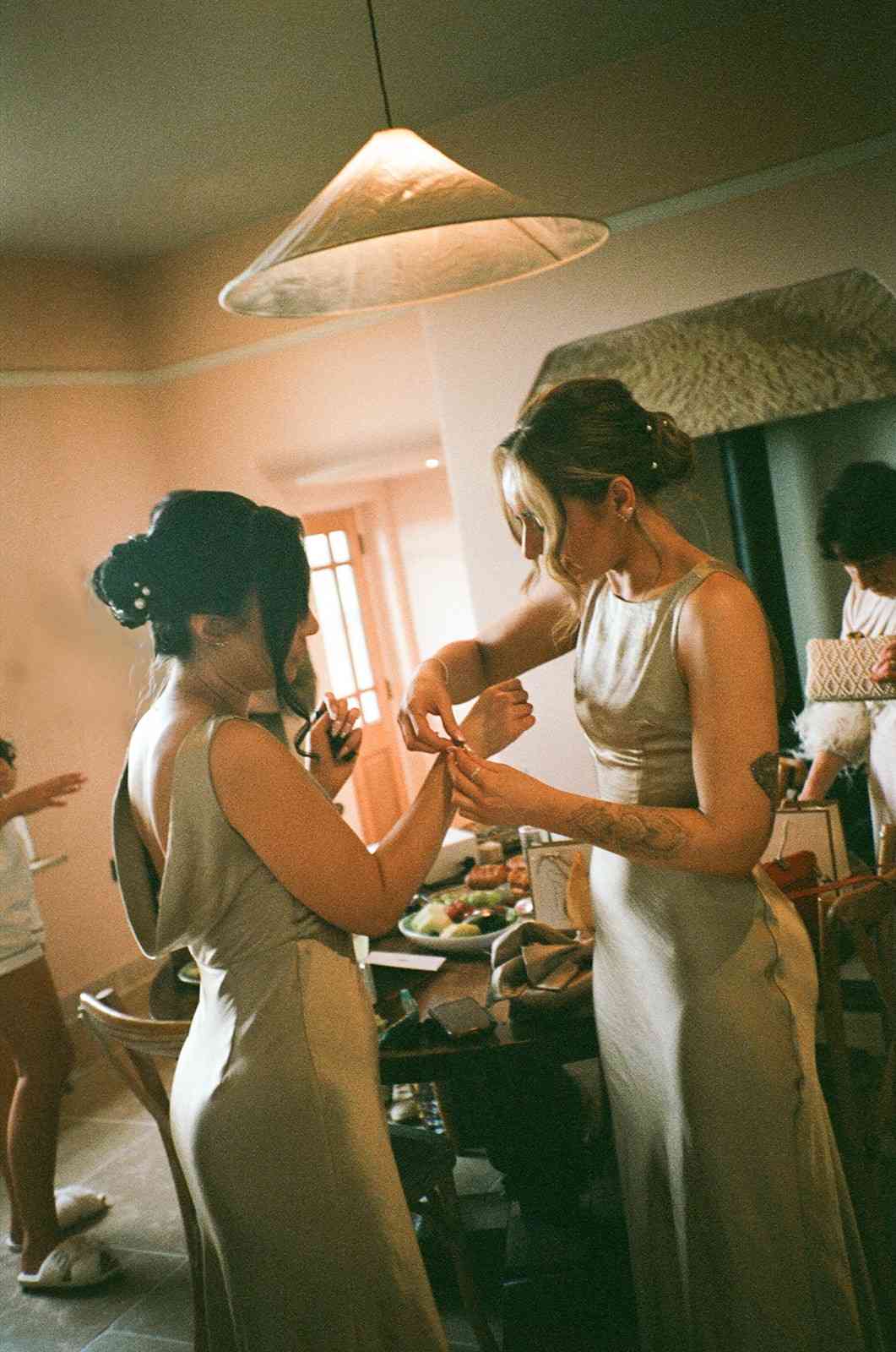 Suzannah-Gary-Film-Analogue-35mm-Hybrid-Wedding-Photographer-Scans-credit-Charlotte-Jopling-Photography-0005